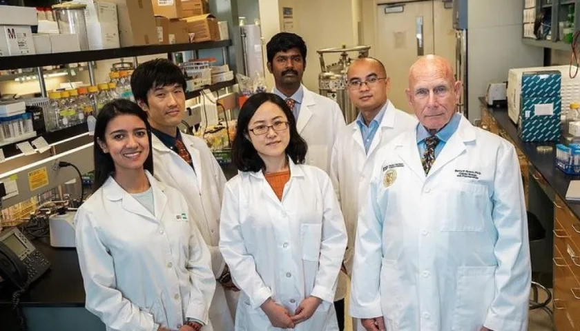 Equipo investigador con Barry P. Rosen.