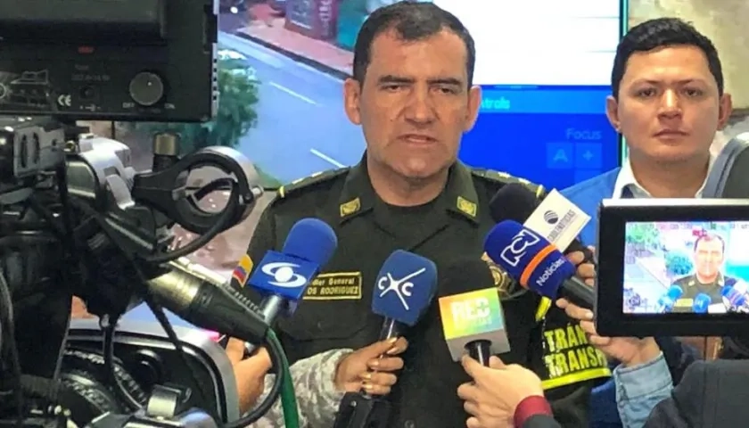 El Director de Tránsito y Transporte de la Policía Nacional, BG Carlos Rodríguez, y el Viceministro Juan Camilo Ostos.