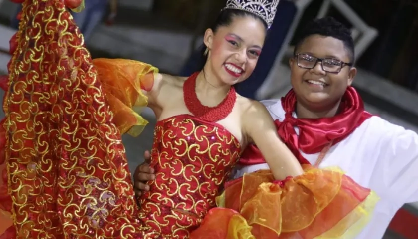 Pareja de cumbiamberos.