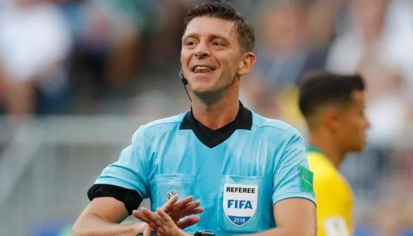 El árbitro italiano Gianluca Rocchi.