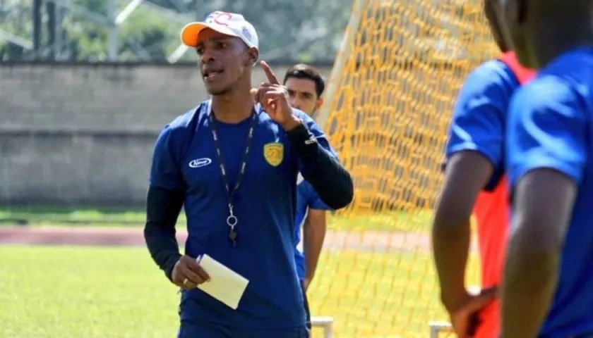 El técnico Luis Amaranto Perea.