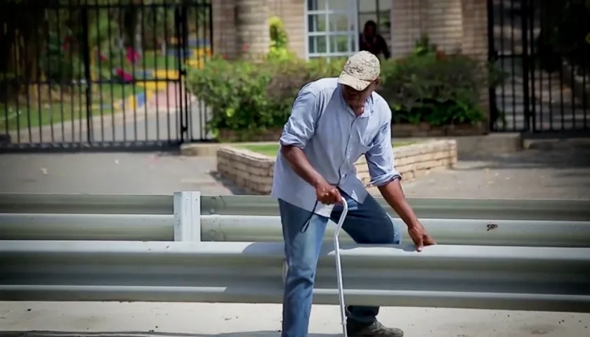 La imagen que muestra la necesidad de un puente peatonal.
