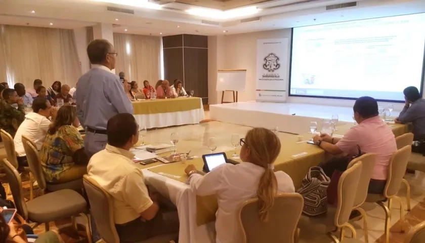 El Director Territorial, Alfredo Palencia, explicando los alcances del plan.