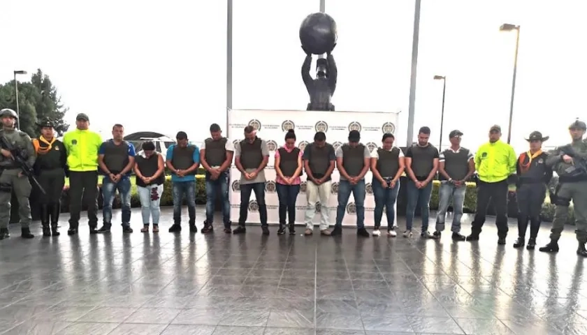 Los capturados durante el operativo.