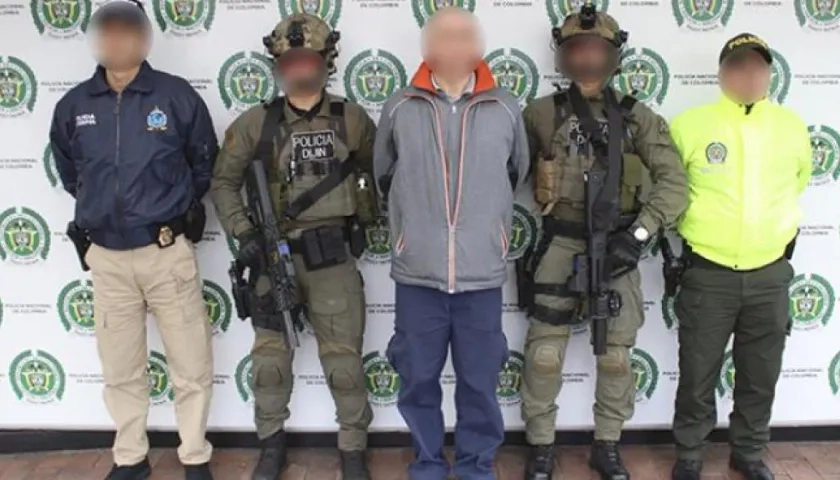 El capturado Sergey Shuspanov (centro).