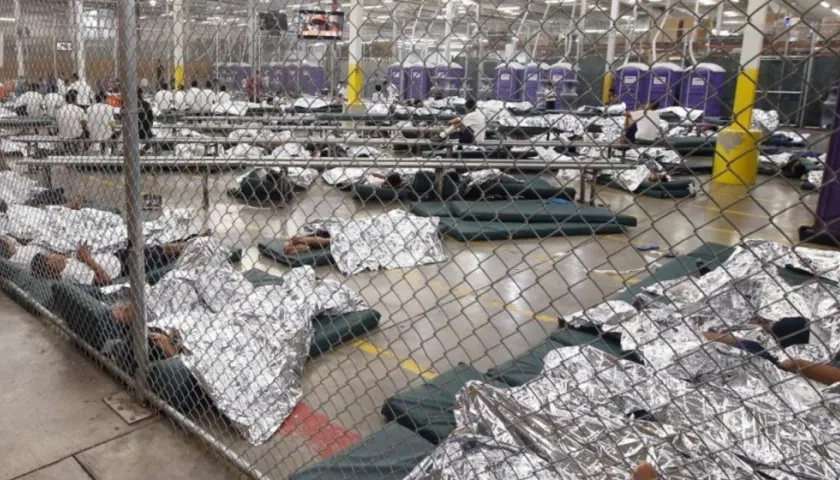 "Esos niños están creciendo en cautiverio", dijo vocera de la Federación Estadounidense de Maestros (AFT).