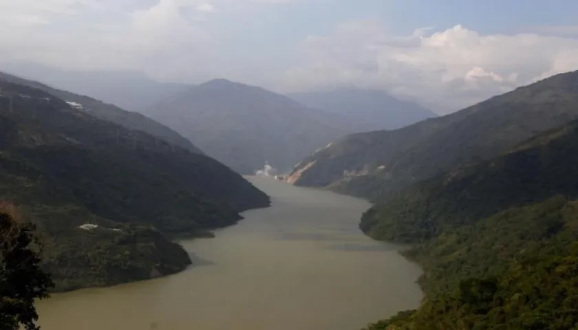 Vista general de un tramo del río Cauca.