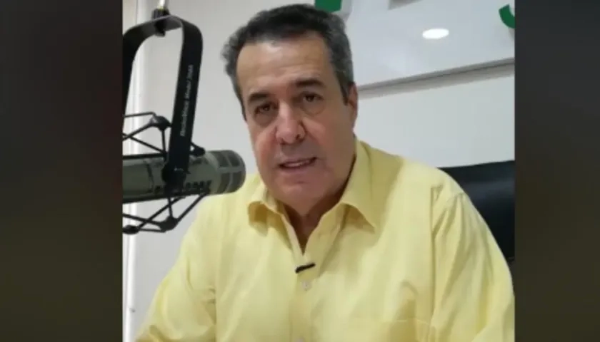 Una de las últimas imágenes de Édgar Artunduaga, periodista colombiano fallecido este miércoles en Neiva.