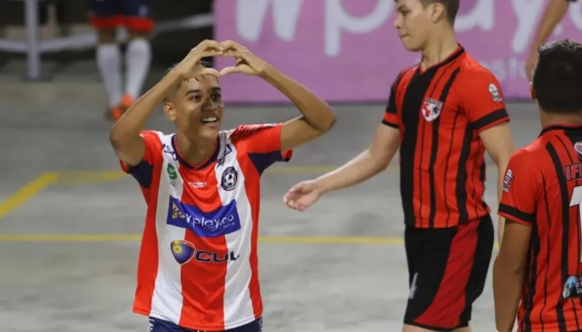 El sub-18 Daniel Ronaldo Díaz, quien marcó dos goles.