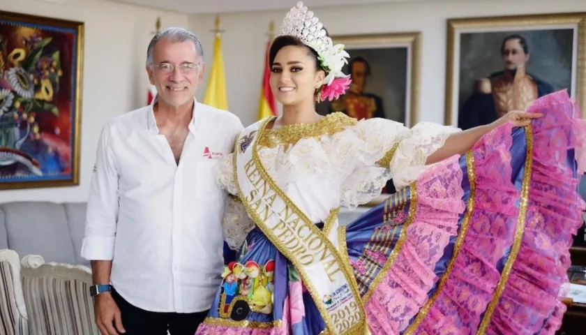 Eduardo Verano y la Reina Nacional del San Pedro.