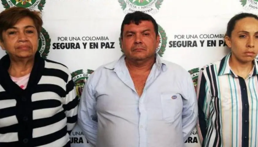 En la foto los tres implicados en el hecho. A la derecha, la jueza de Ataco, Tolima, Lilia Ospina.