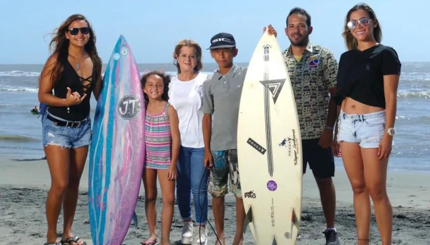 La candidata a la Gobernación, Elsa Noguera, visitando la zona donde se realiza el campeonato nacional