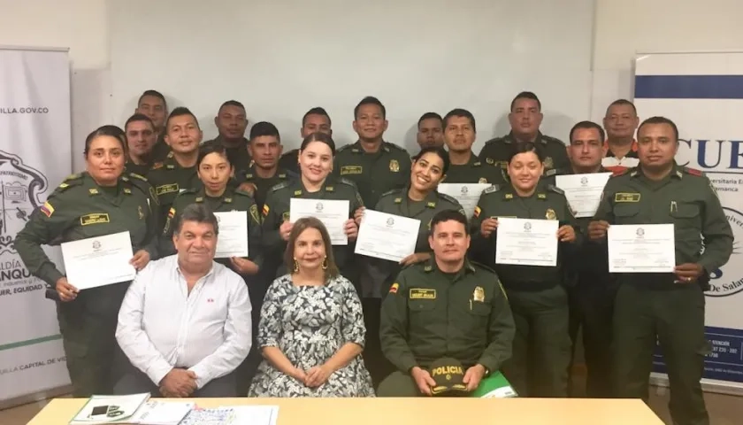 Dieciocho policías se certificaron en el curso de ‘Herramientas para la atención y orientación a mujeres víctimas de violencia de género’.