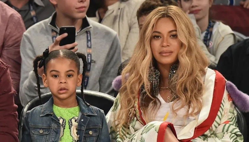 La cantante Beyoncé junto a su hija Blue Ivy.