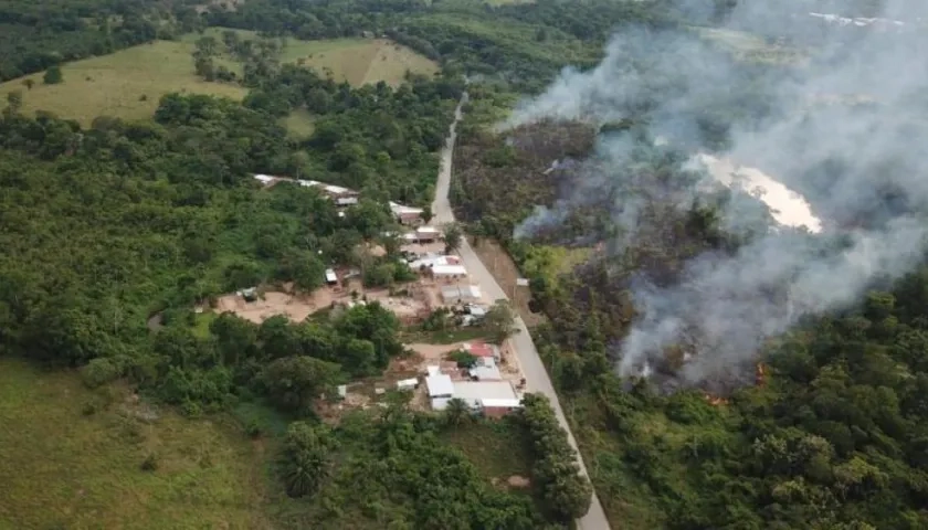 El incendio provocado en el campo de Tibú.