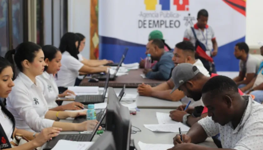 En junio de 2019, la tasa de desempleo en el total de las 13 ciudades y áreas metropolitanas fue 10,7%.