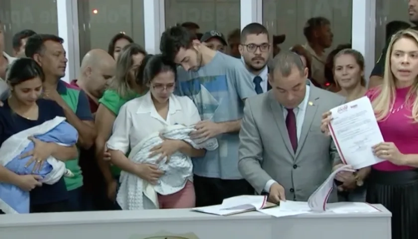 Los padres y los bebés fueron sometidos a exámenes de ADN.