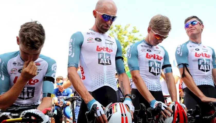 Sus compañeros de pelotón guardaron un minuto de silencio en homenaje Lambrecht en Jaworzno. 