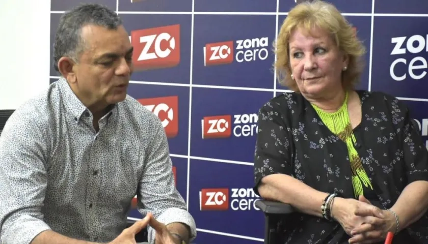 Ubaldo Enrique Meza y Marita Copes, explicando los alcances del congreso.