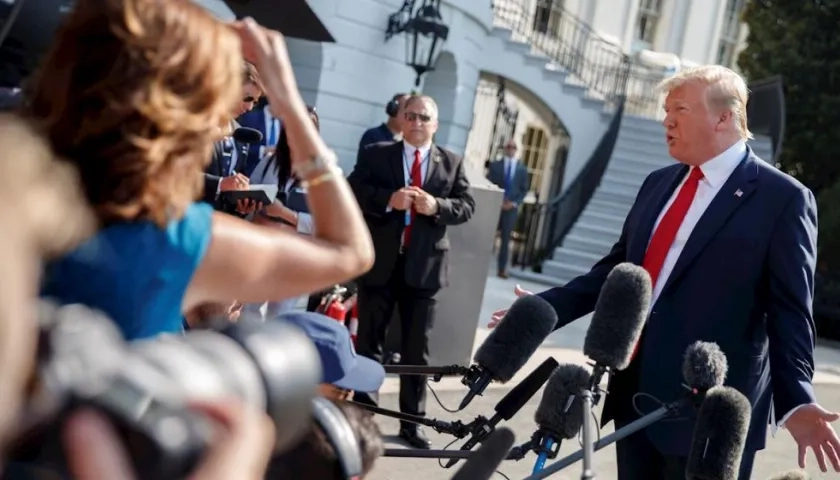 Presidente de EE.UU., Donald Trump, da declaraciones a la prensa.