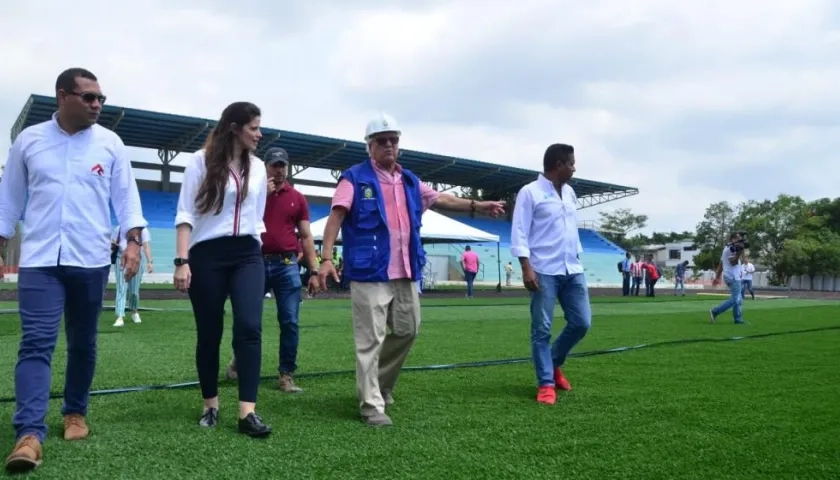 Joao Herrera inspecciona obras del estadio de Soledad.