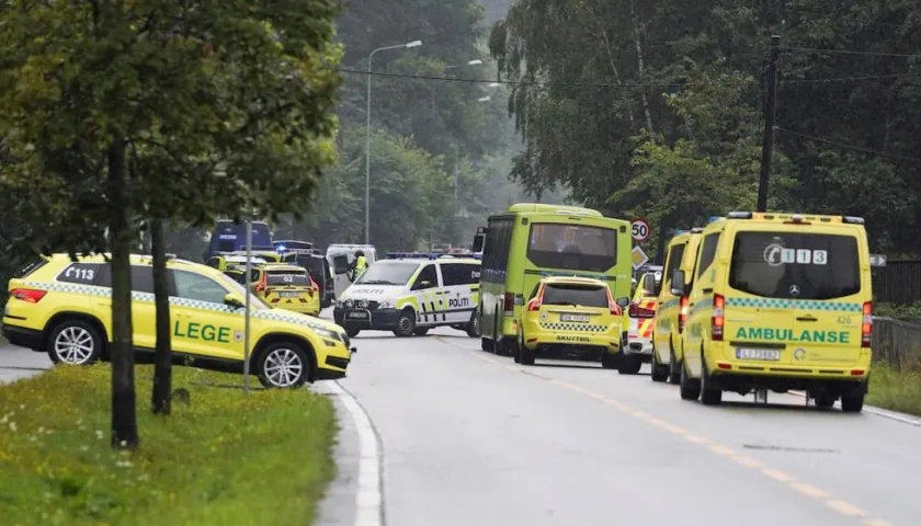 El atacante resultó herido y reducido por personas que estaban en el lugar.