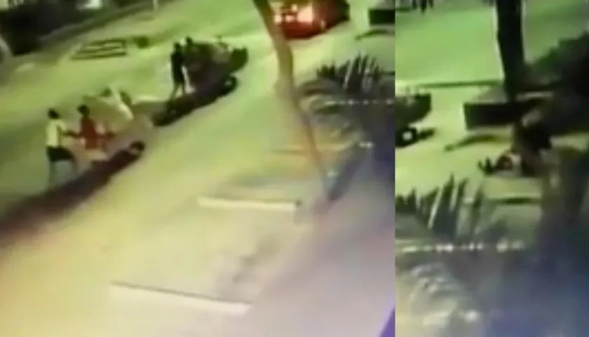 Momentos en que uno de los carretilleros pasan por el lugar y se disponen a hurtar el medidor.