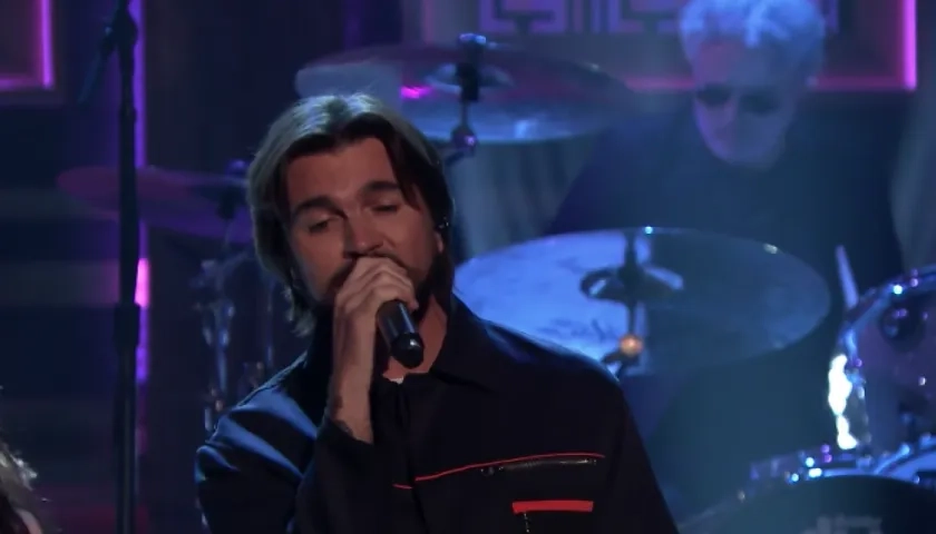 El artista Juanes en el show de Jimmy Fallon.