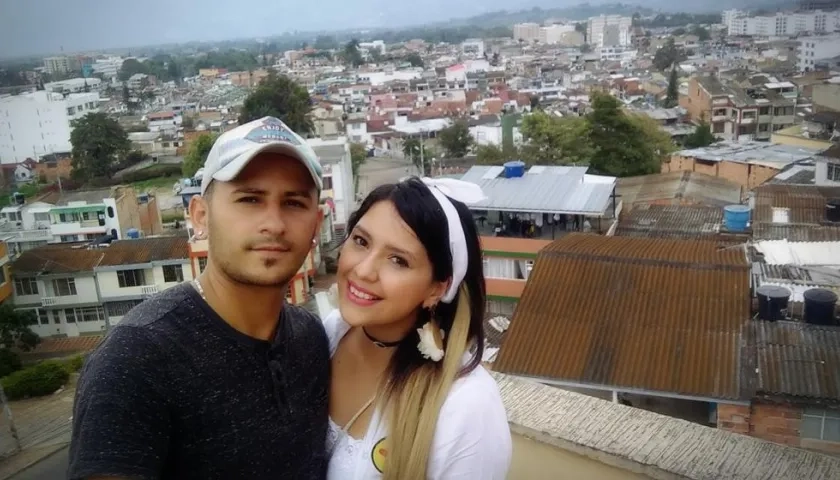 Richard Cardona con su esposa, Charlotte Cobos