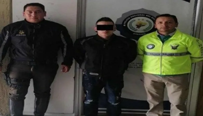 Colombiano detenido por las autoridades ecuatorianas