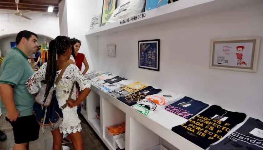 Clandestina, marca de ropa cubana.