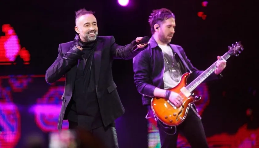 Mario Domm y Pablo Hurtado, los mexicanos que forman el dúo Camila, lanzaron una crítica a la industria musical "que deja al artista en los huesos".