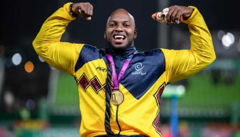 Mauricio Valencia, lanzador de jabalina. 