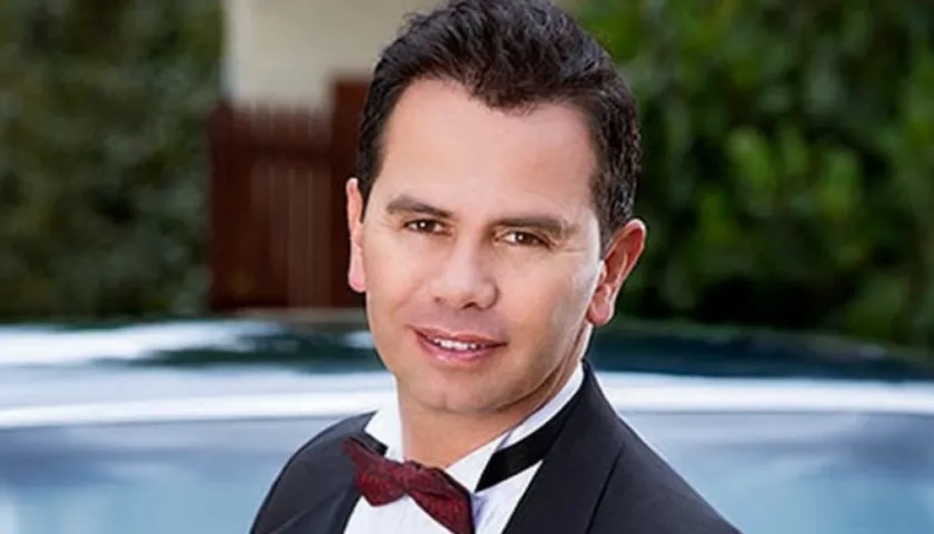 Jhonny Rivera, cantante de música popular.