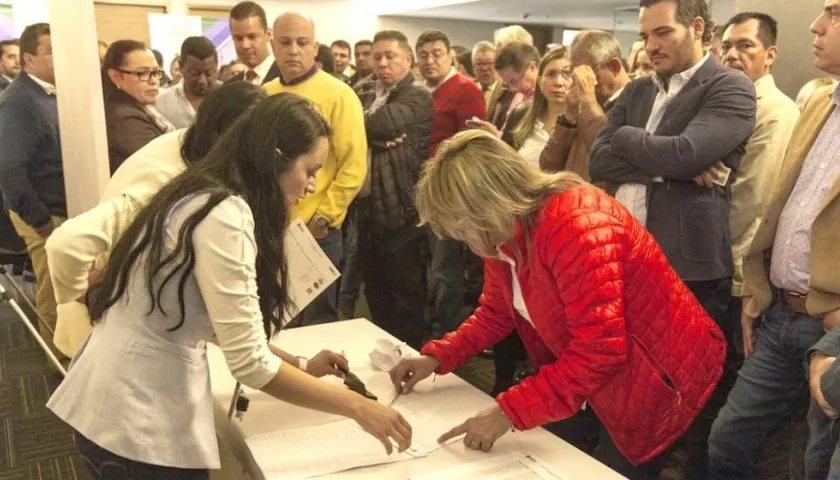 Aspirantes a las direcciones territoriales durante el proceso de evaluación.