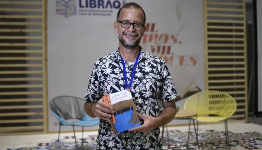 El escritor puertorriqueño Luis Negrón.