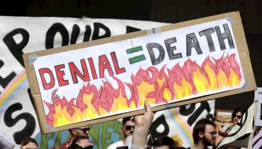 Manifestantes participan en la cuarta huelga global por el clima, este viernes, en Sídney (Australia).