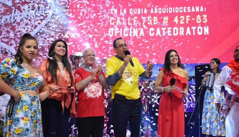 Monseñor Pablo Salas agradeció a los feligreses que donaron.