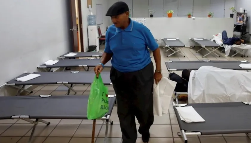 Refugio de afectados por el paso de la tormenta Karen.