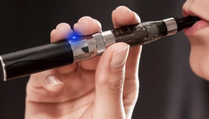 Gobierno revisa el tema de los cigarrillos electrónicos y los llamados vapeadores.