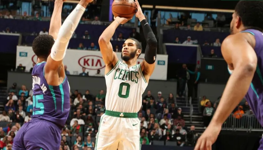 Celtics se mantienen dominantes en el torneo. 