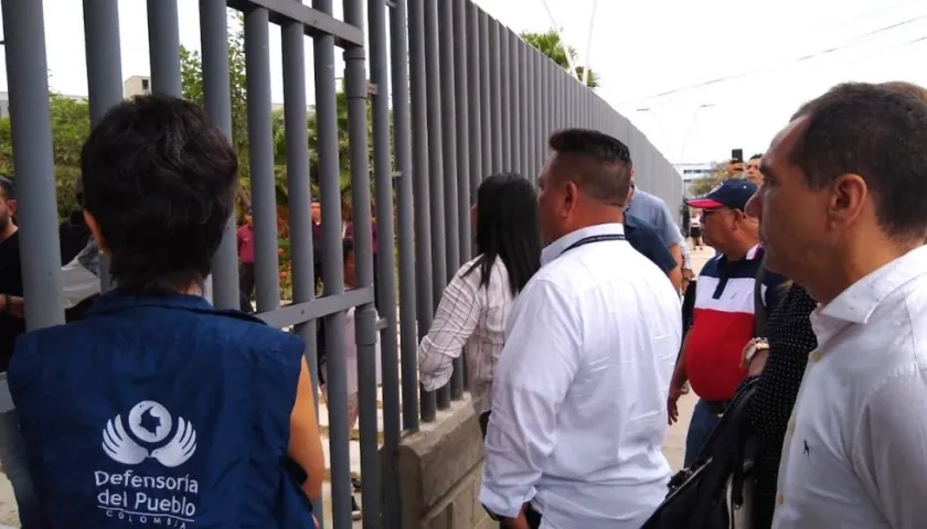 Un minoritario grupo de tomistas insiste en bloquear el reinicio de actividades, impidiendo el acceso a la Universidad.