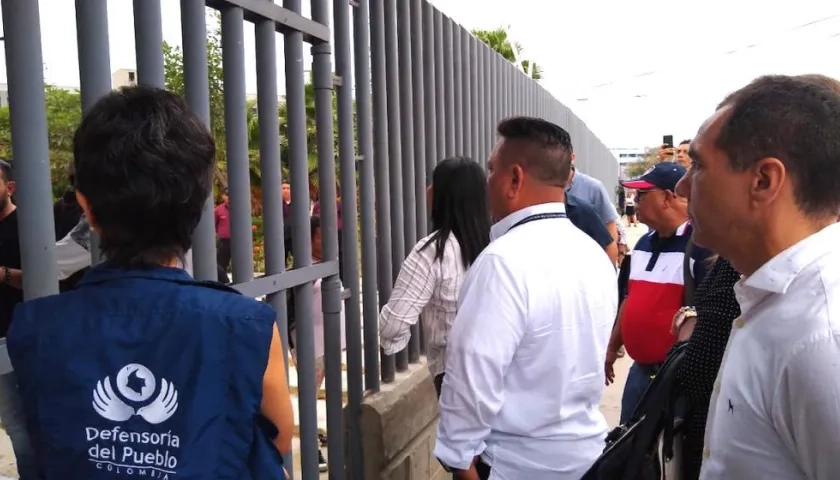 Las puertas cerradas para el rector (e) y la Defensora del Pueblo.