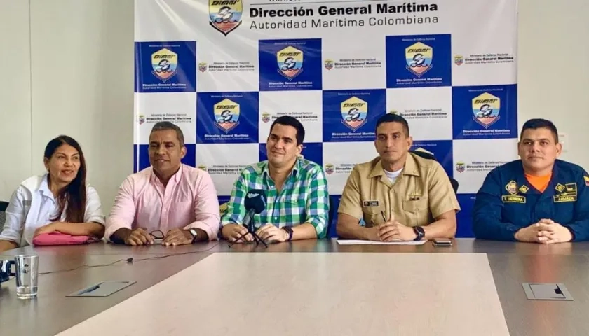 Funcionarios de la Dimar.