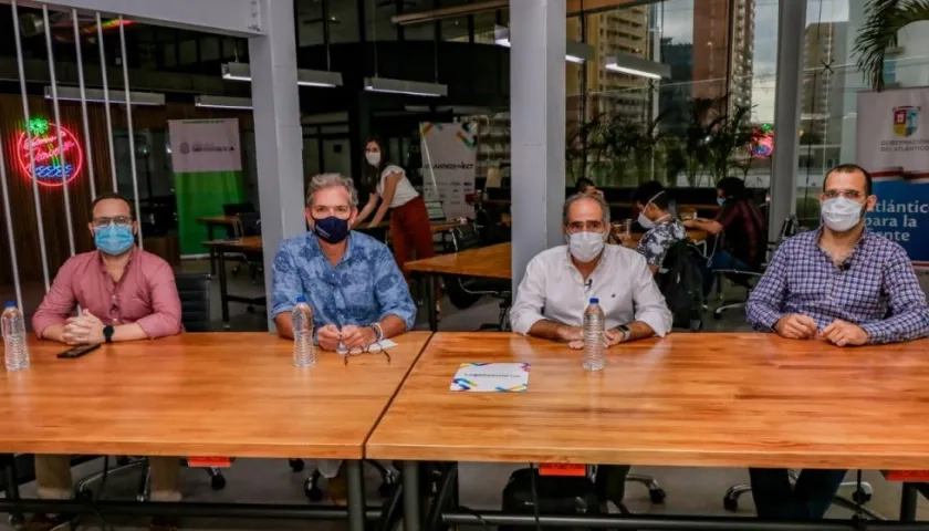 Ricardo Plata, Ómar Téllez, Francisco Posada y Camilo Cepeda Tarud, en el lanzamiento de  ‘INNgeniatón’. 