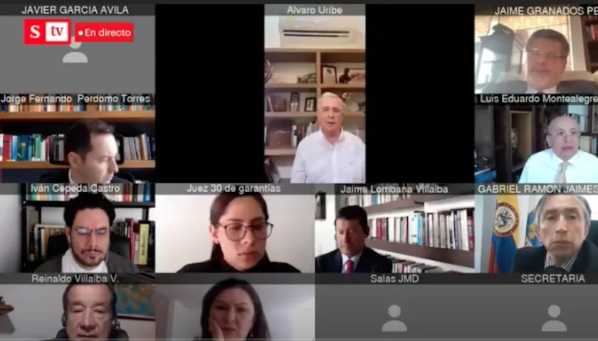 Álvaro Uribe, durante su presentación en la audiencia ante la Juez 30 de Garantías.