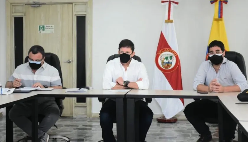 El Ministro de Justicia Wilson Ruiz reunido el día del partido en Barranquilla con funcionarios del Atlántico.