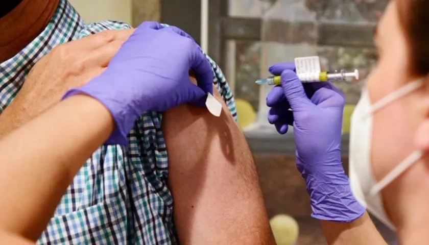 Johnson & Johnson pausó los ensayos clínicos de la vacuna Covid-19.