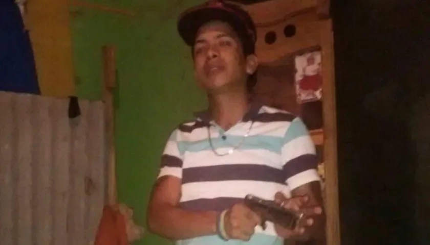 Jeison Javier Lozada Fontalvo posando en una foto que montó en su perfil de Facebook. 