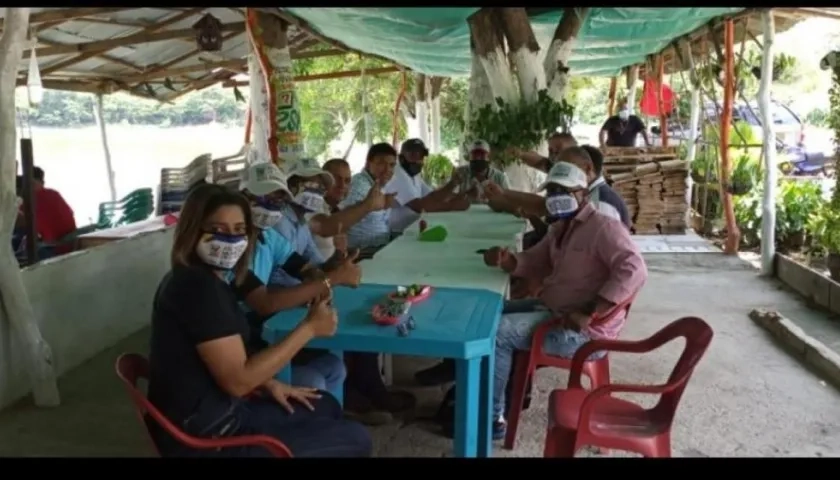 Alcaldesa de Luruaco en la reunión con concejales el 12 de junio.